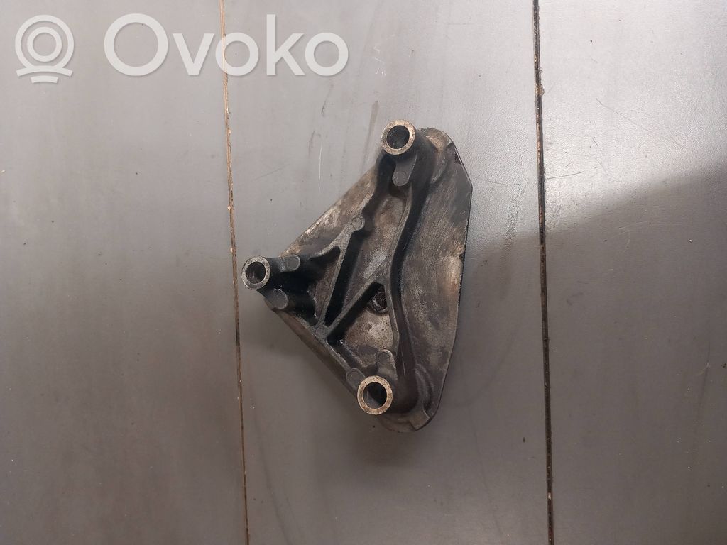 Jaguar XF X250 Engine mounting bracket 
