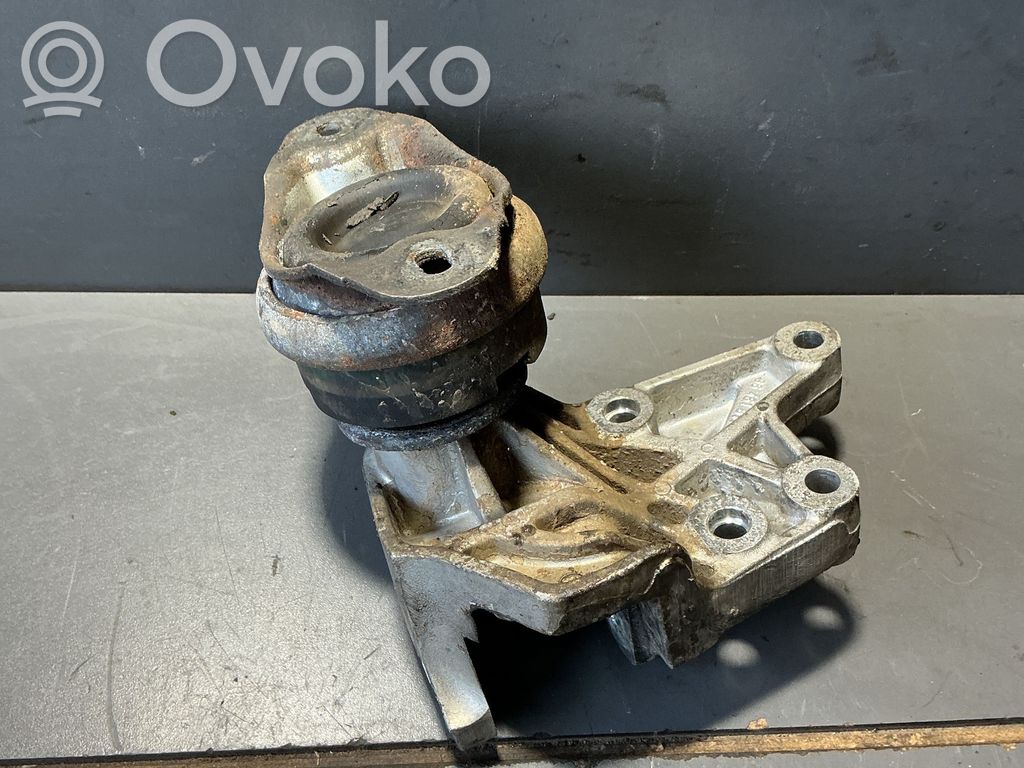 Peugeot 407 Moottorin kiinnikekorvake (käytetyt) 