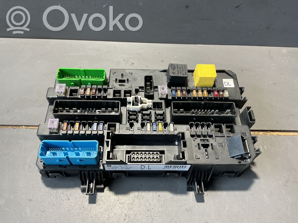 Opel Astra H Fuse module 