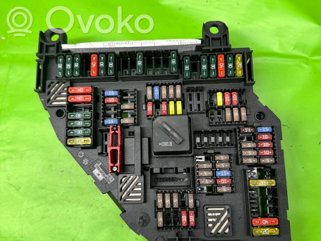 BMW 5 F10 F11 Ramka / Moduł bezpieczników 