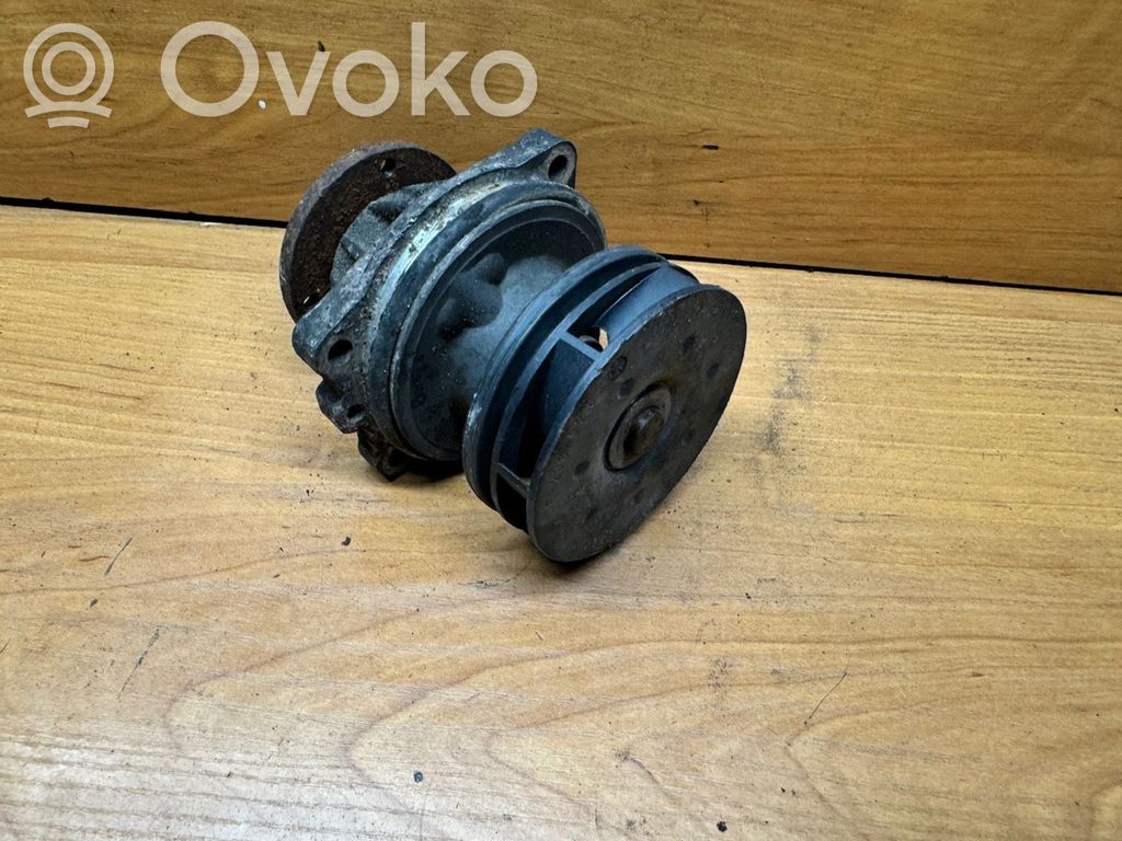 BMW 5 E39 Water pump 