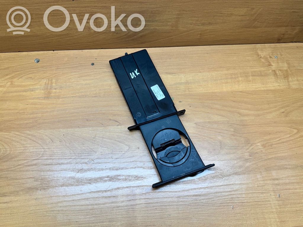 BMW 5 E60 E61 Puodelio laikiklis 