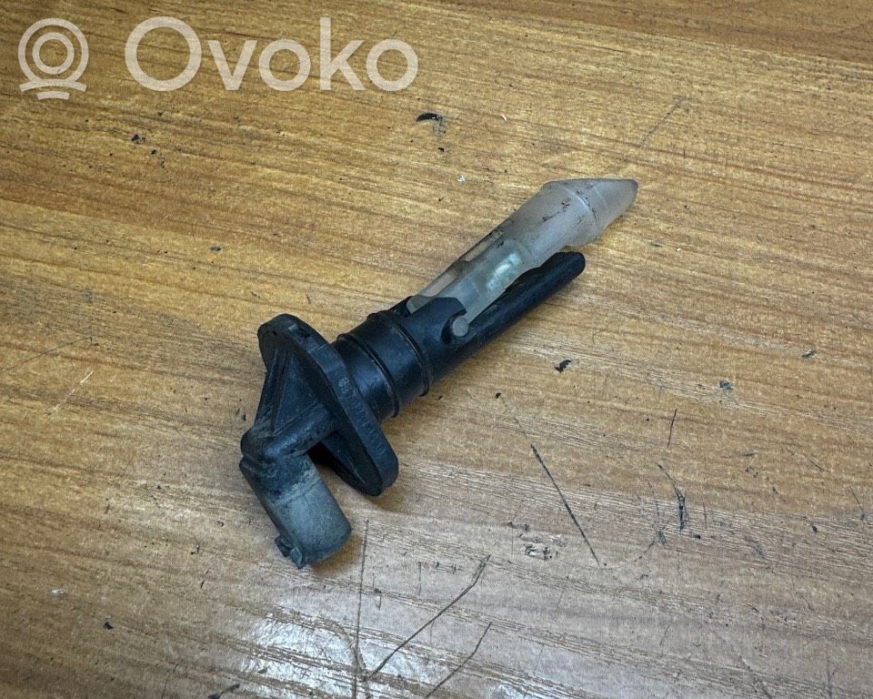 BMW 5 E39 Windshield washer fluid level sensor 