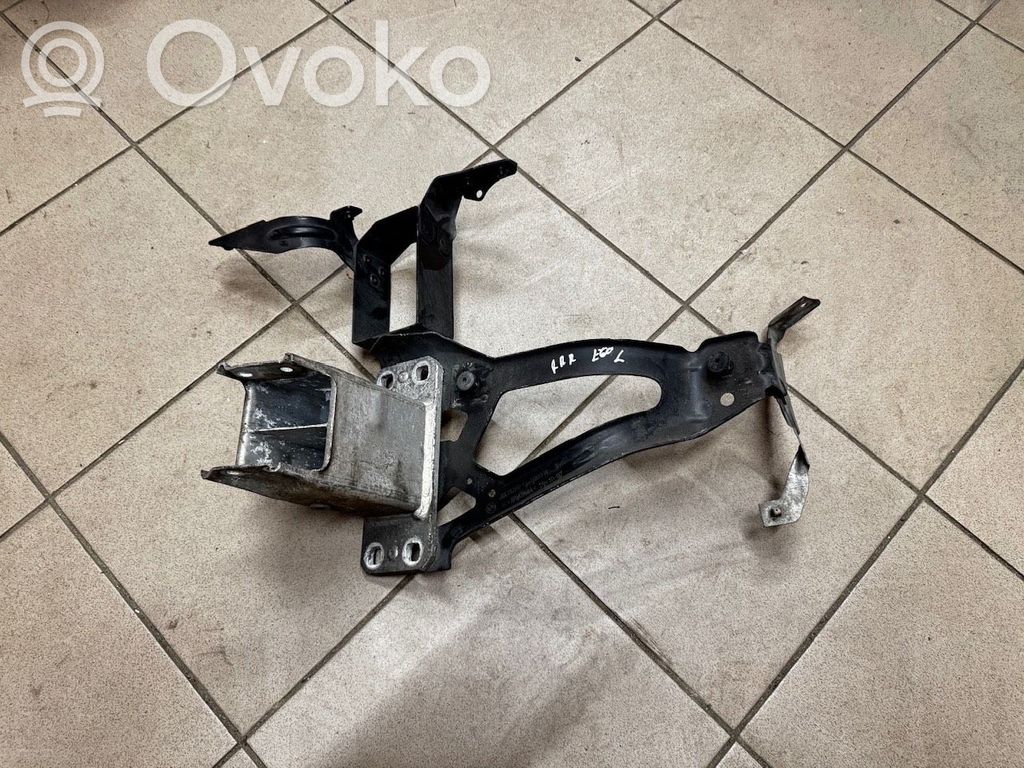 BMW 5 E60 E61 Priekšpusē bampera turētājs 