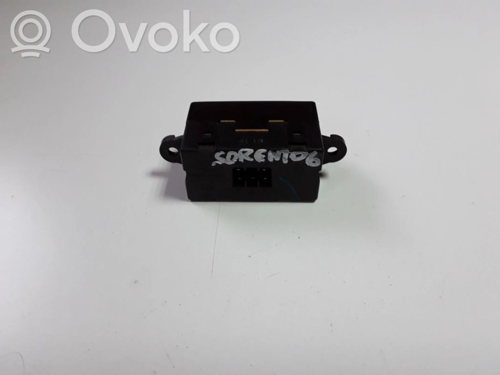 Clock   945003E150