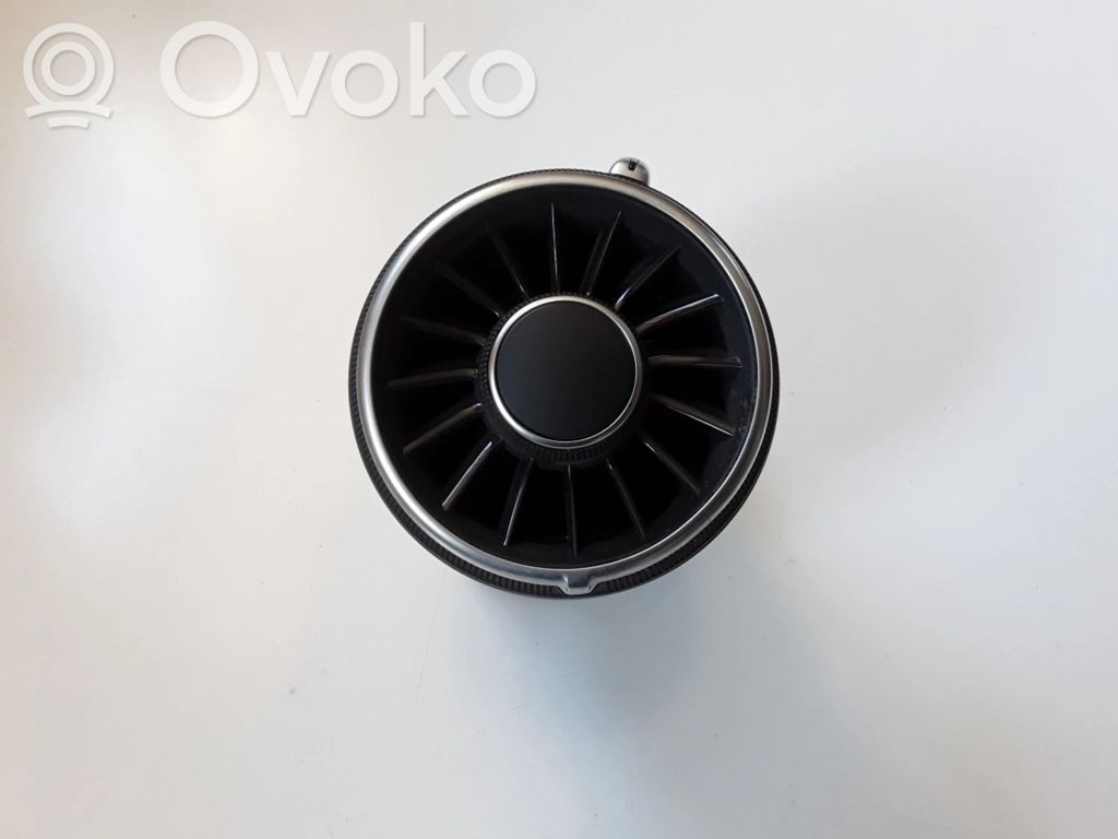 Boczna kratka nawiewu deski rozdzielczej   8S2820901