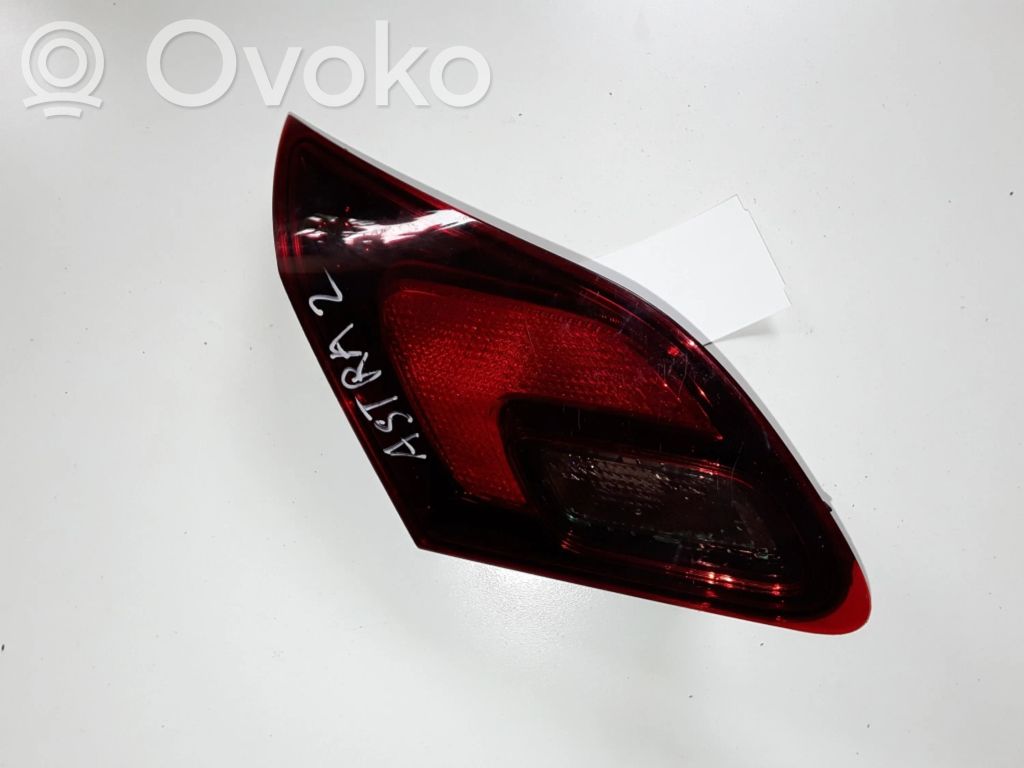Opel Astra H Aizmugurējais lukturis pārsegā 