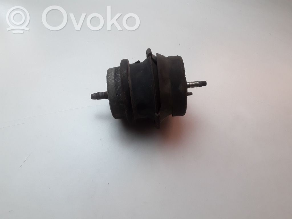 Infiniti M Y51 Engine mount bracket 