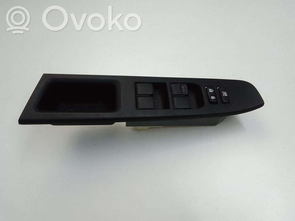 Toyota Yaris Electric window control switch 