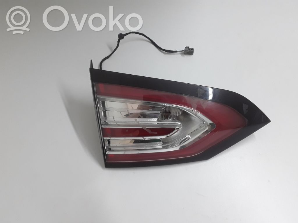 Lampy tylnej klapy bagażnika   EM2B13A603