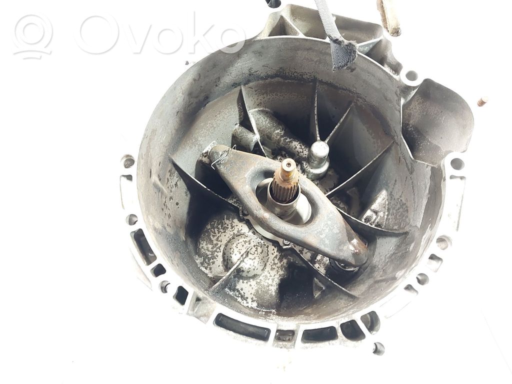 BMW 3 E46 Mechaninė 5 pavarų dėžė 