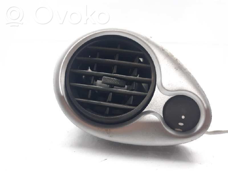 Renault Clio III Rejilla de ventilación central del panel 