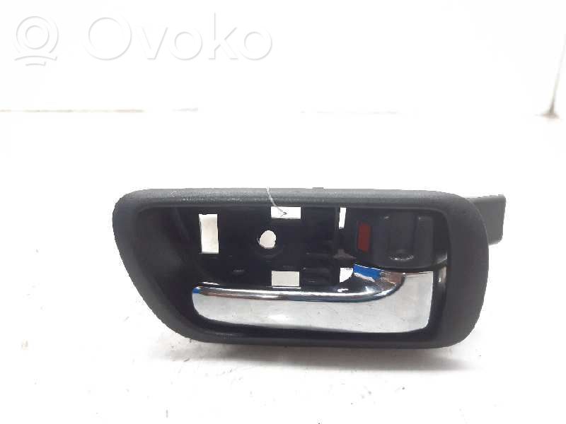 Toyota Corolla Verso AR10 Manecilla interna puerta trasera 