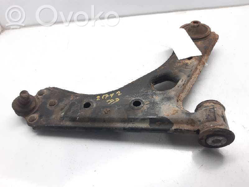 Opel Corsa D Рычаг 