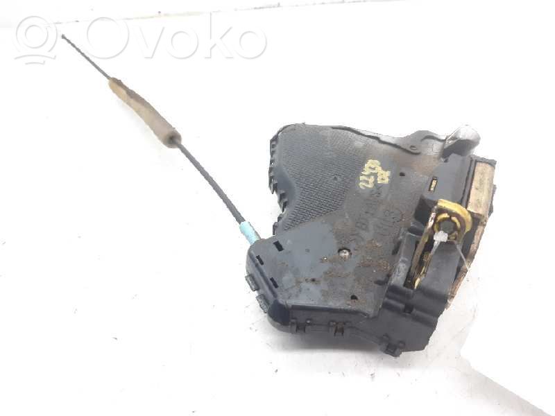 Toyota Corolla E120 E130 Priekšpusē slēdzene 