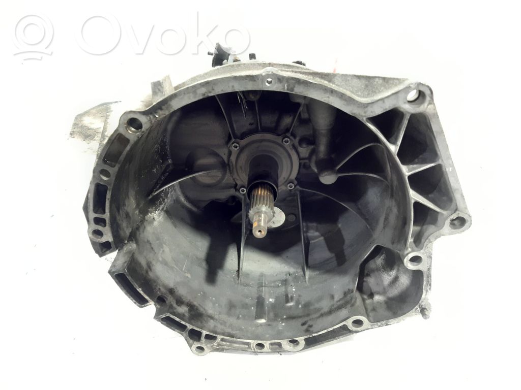 BMW 3 E46 Mechaninė 5 pavarų dėžė 