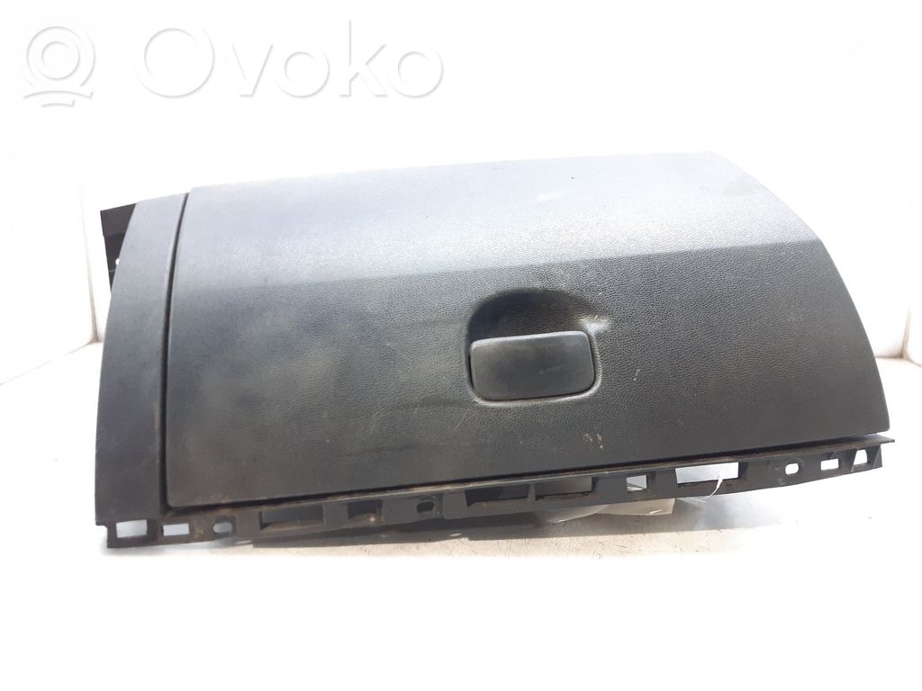 Hansikaslokero   8200407712