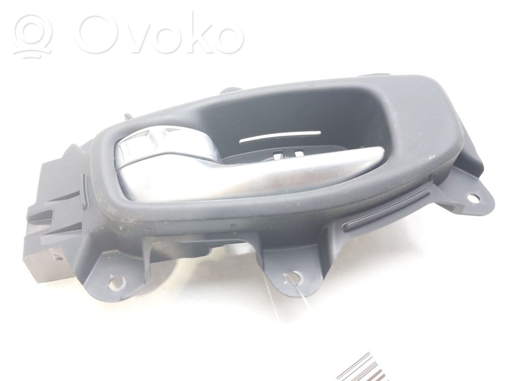 Front door interior handle   5SX65TRMAA