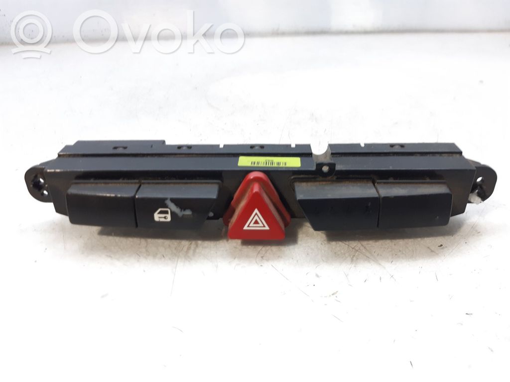 Botón interruptor de luz de peligro   937001H010