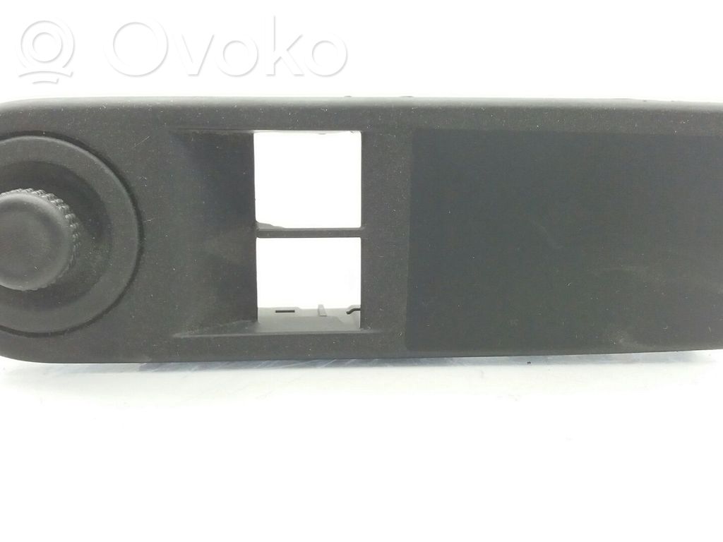 Renault Clio IV Wing mirror switch 
