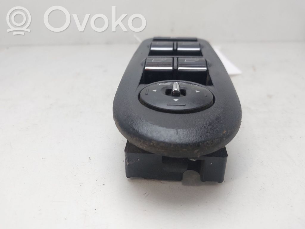 Przyciski szyb   9M5T14A132AA