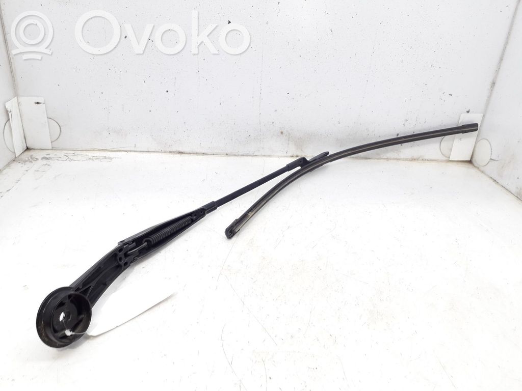 Ford Focus Front wiper blade arm 