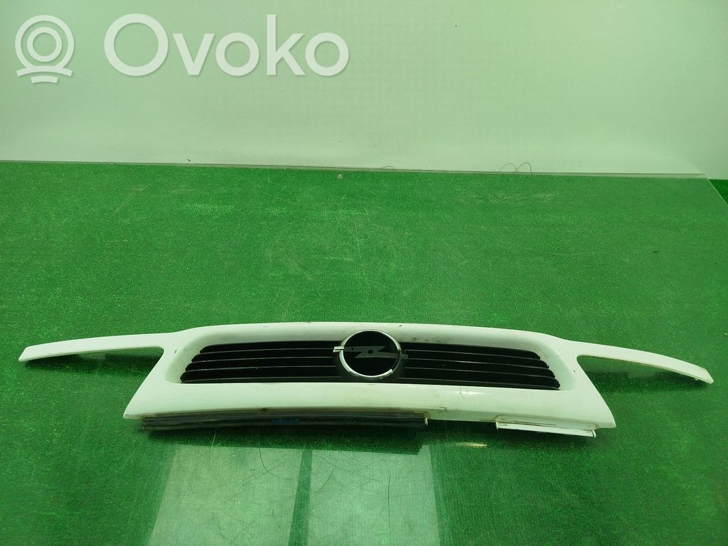 Opel Astra F Etusäleikkö 