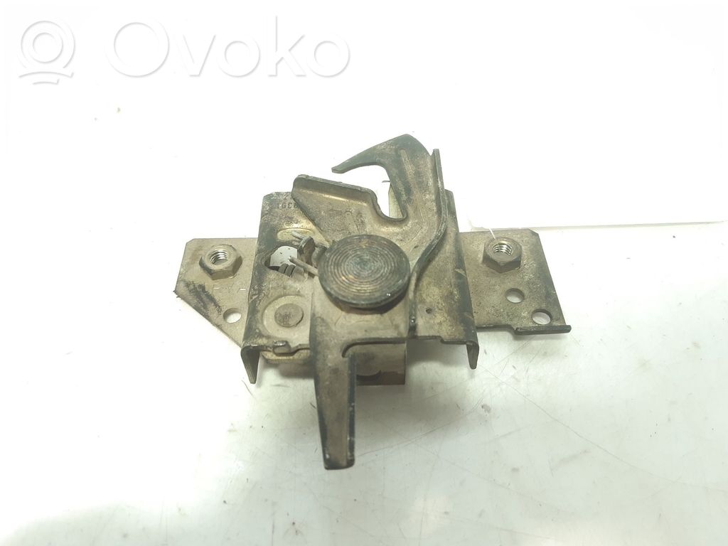 Ford Fusion Tie down hook / loop 