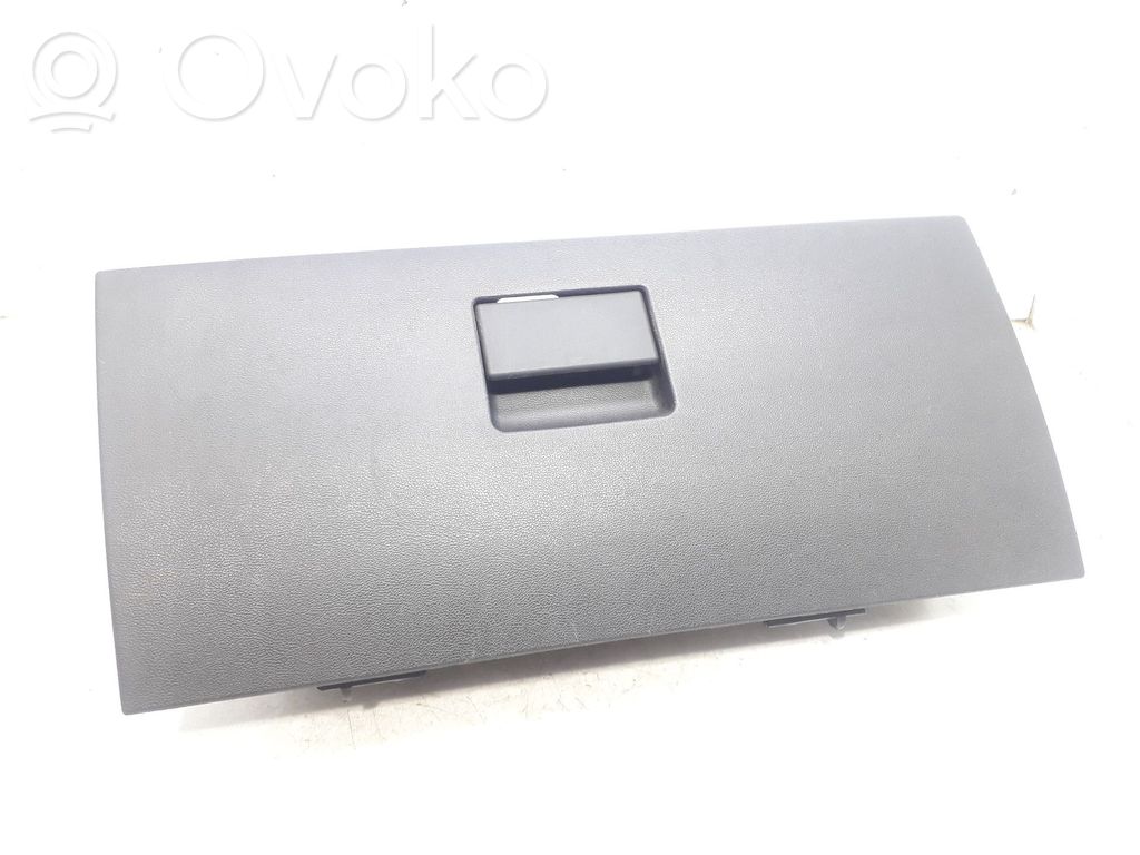 Schowek deski rozdzielczej   1GX111DVAC
