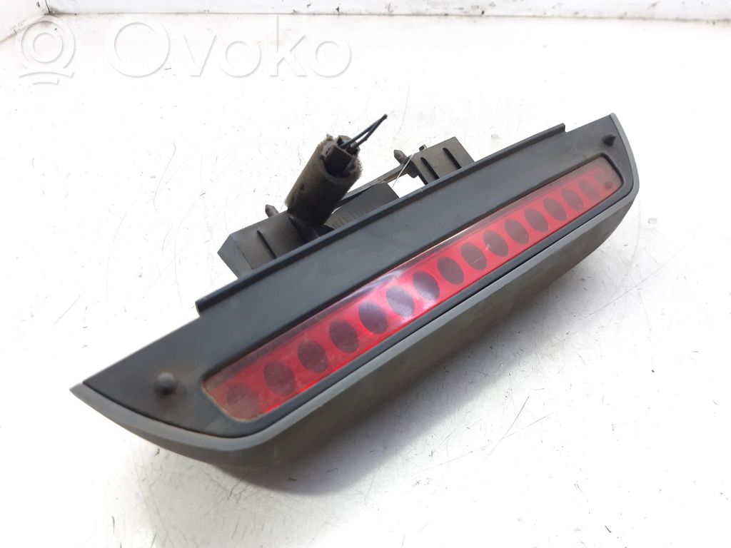 KIA Carens I Third/center stoplight 