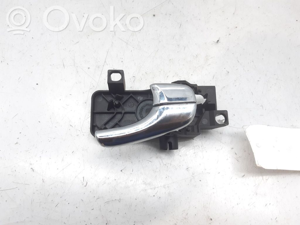 Manecilla interna puerta trasera   2R8322600