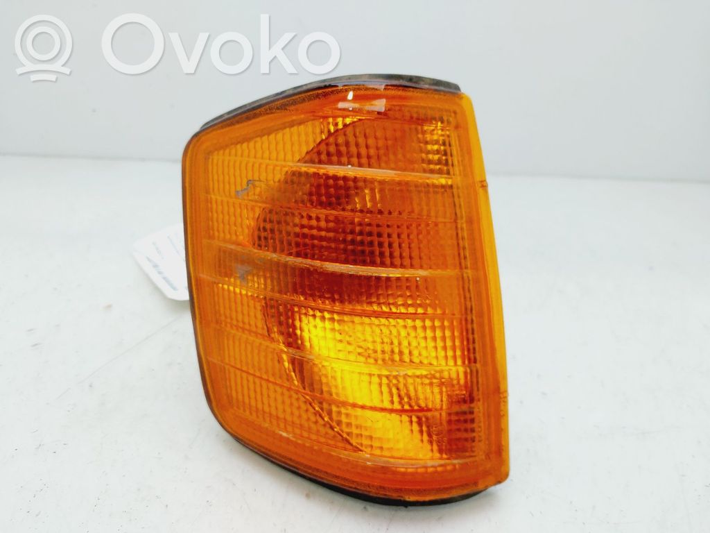 Mercedes-Benz 190 W201 Lampa przednia