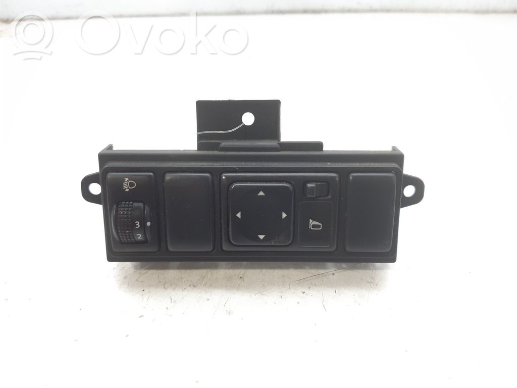 Nissan Tiida C11 Interruptor del espejo lateral 