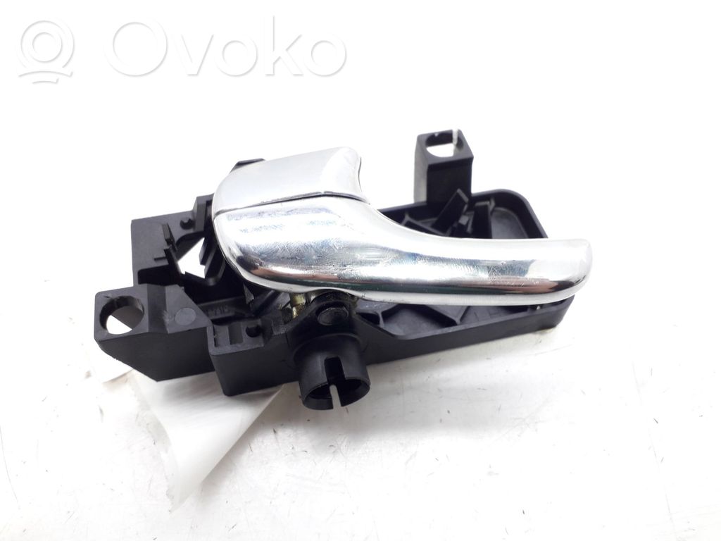 Manecilla interna puerta trasera   2R8322601AD