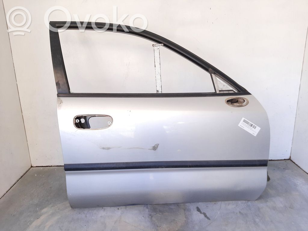Mitsubishi Carisma Puerta delantera 