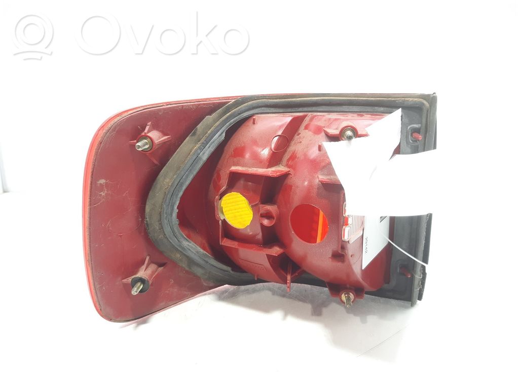 Audi 80 90 B3 Galinis žibintas kėbule 
