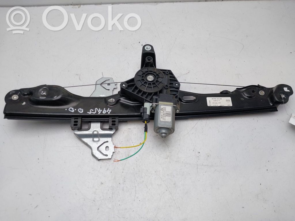Nissan Pulsar Macara ușă față cu motor 