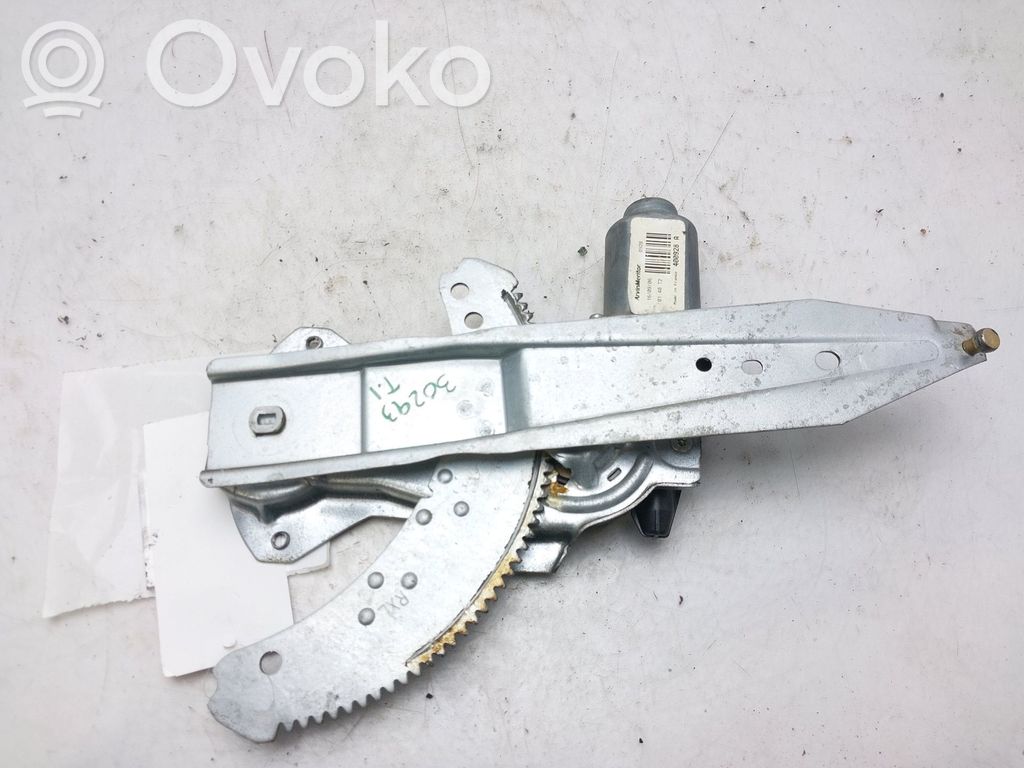 Regulador manual de la ventanilla trasera   827019U00B