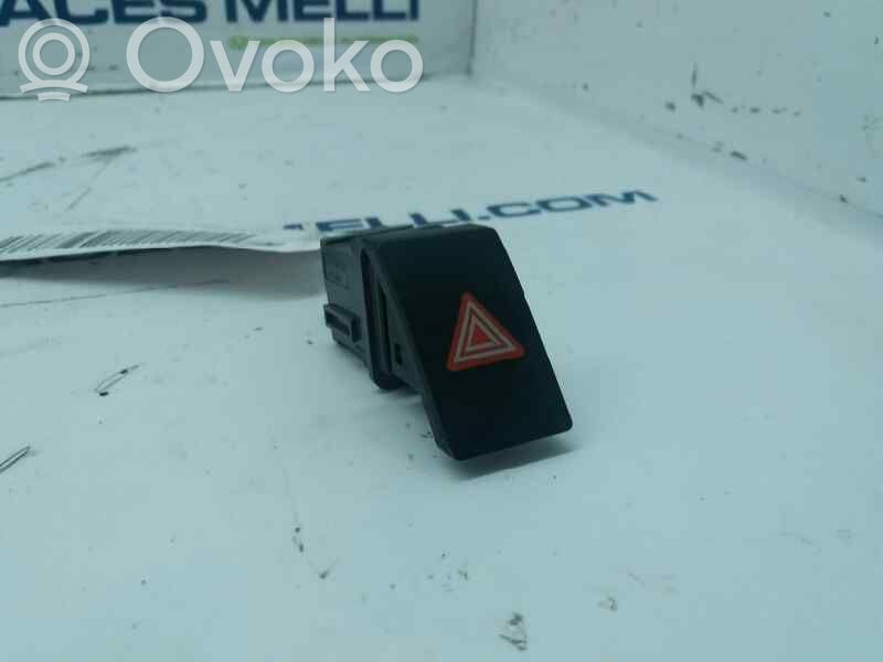 Botón interruptor de luz de peligro   15B060