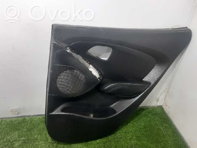 Hyundai ix35 Takaoven verhoilu