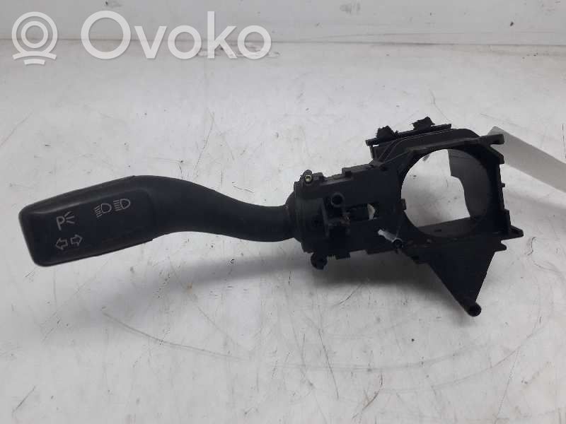 Audi A4 S4 B6 8E 8H Manetă semnalizator