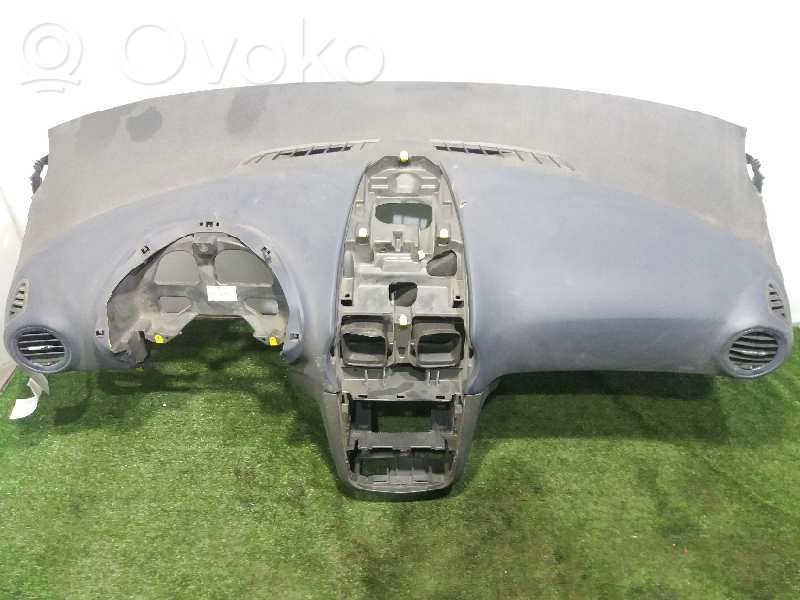 Opel Corsa D Панель 