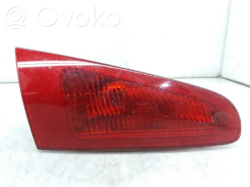 Alfa Romeo 147 Galinis žibintas dangtyje 
