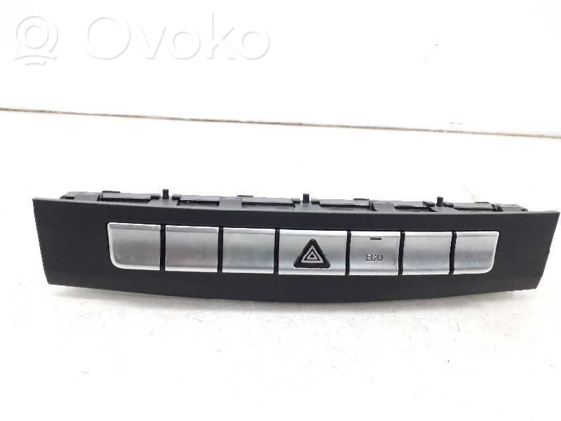 Botón interruptor de luz de peligro   A2129058803