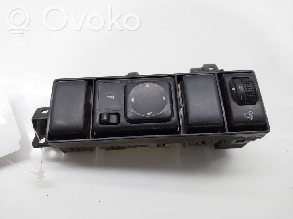 Nissan Pathfinder R51 Wing mirror switch 