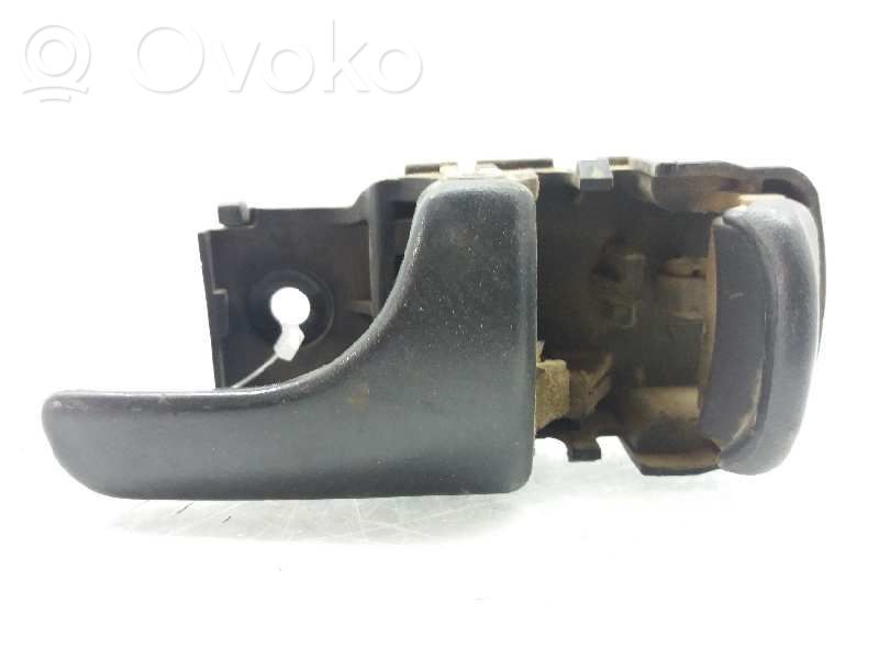 Nissan Terrano Manecilla interna puerta trasera 