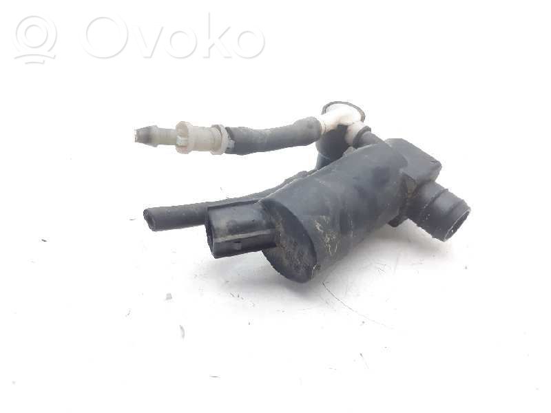 Volvo XC70 Windscreen/windshield washer pump 