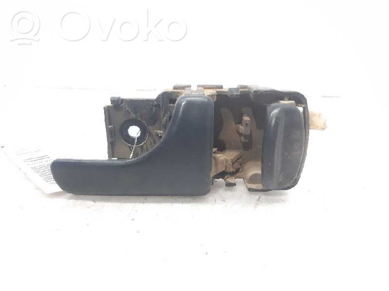 Nissan Terrano Manecilla interna puerta delantera 