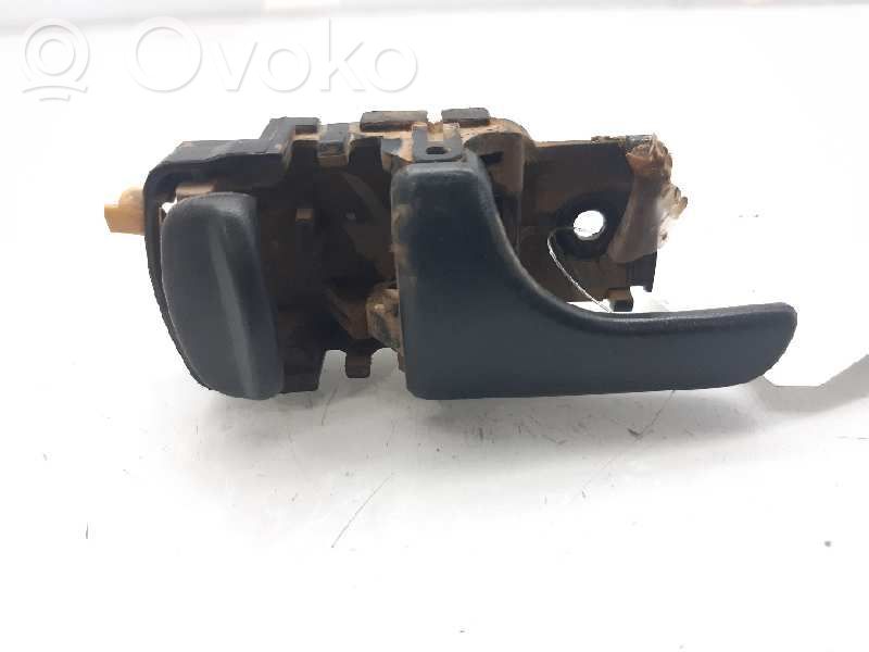 Nissan Terrano Manecilla interna puerta trasera 