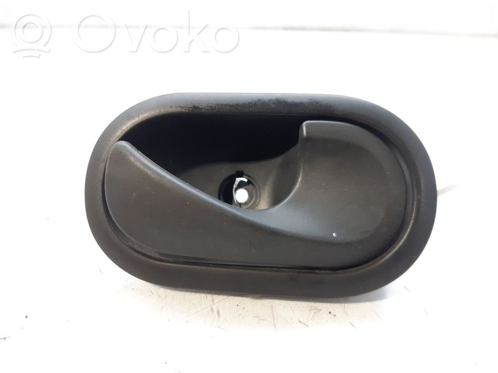 Renault Clio III Manecilla interna puerta delantera 